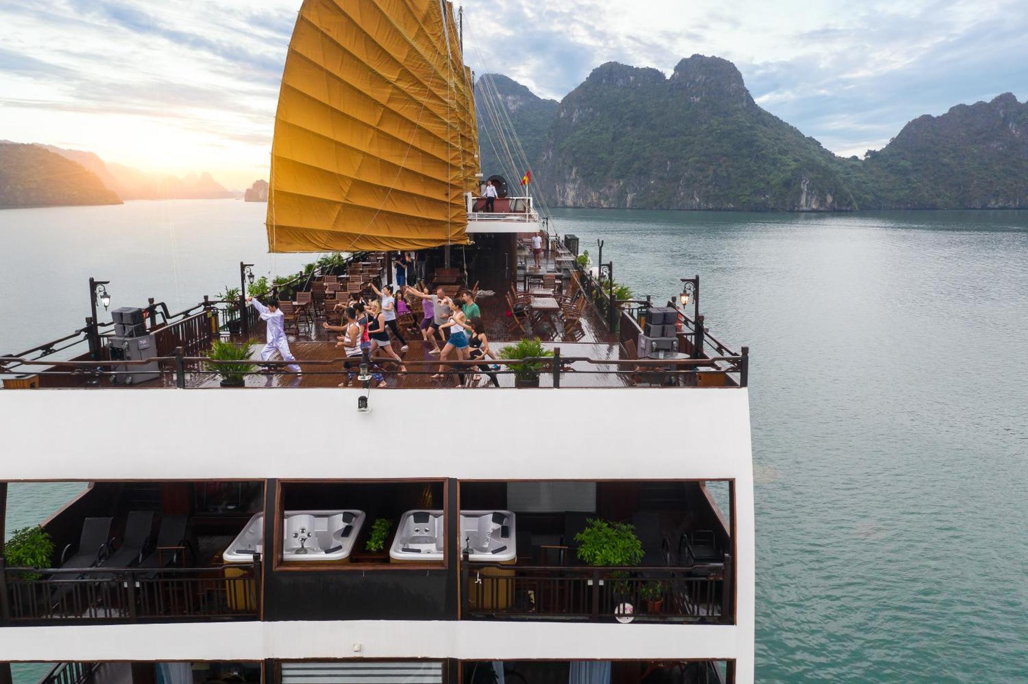 La Regina Legend Cruise Hotel Ha Long Exterior foto